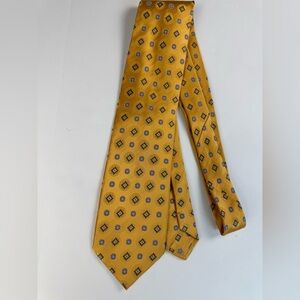 Dulce Punta Gold Classic Pattern 100% Silk Tie Made In Italy Extra Long